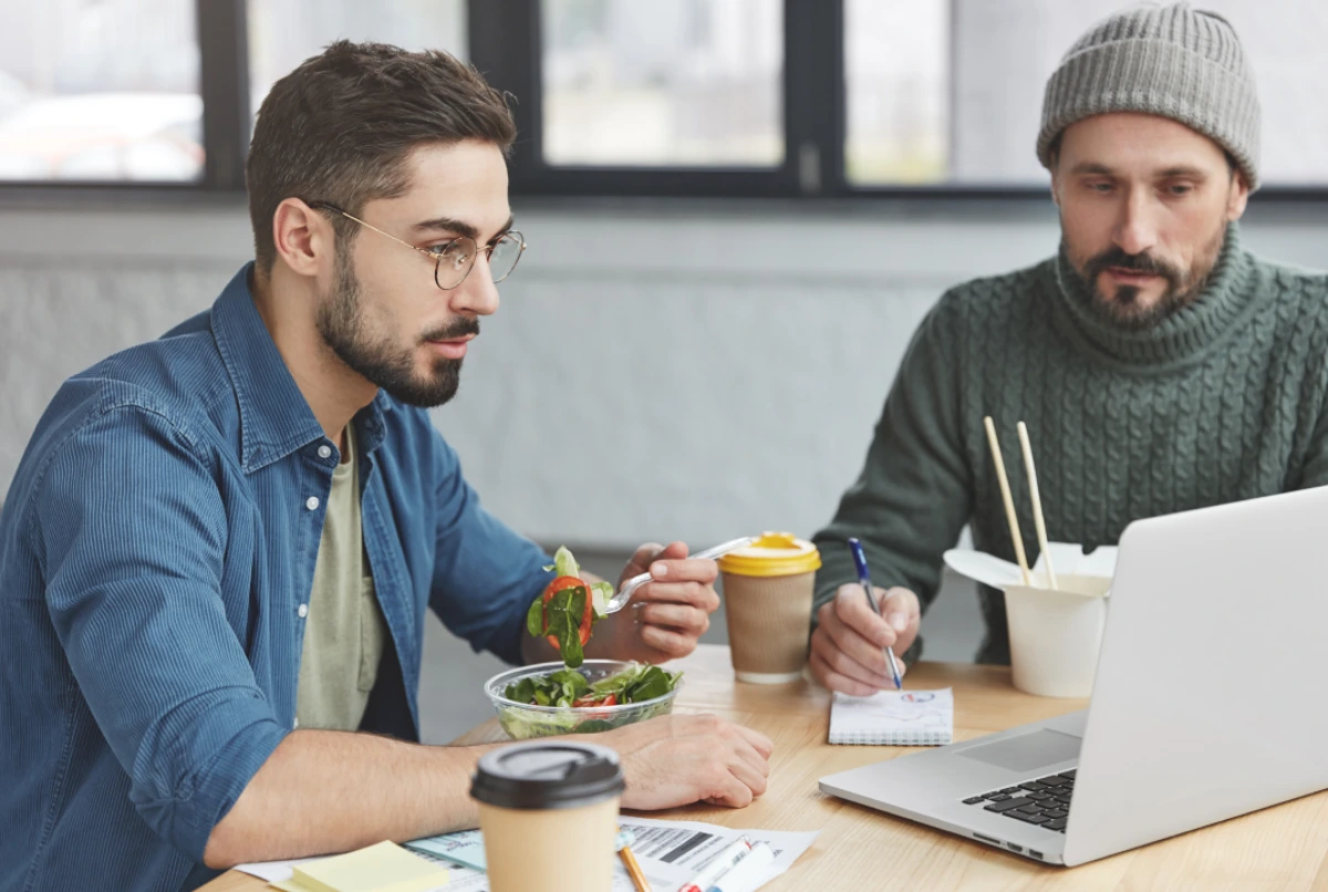 Side-Hustle-vs-Full-Time-Business